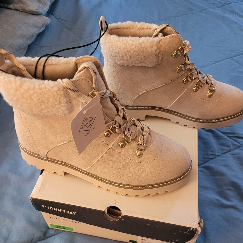 Beige fashion boots.